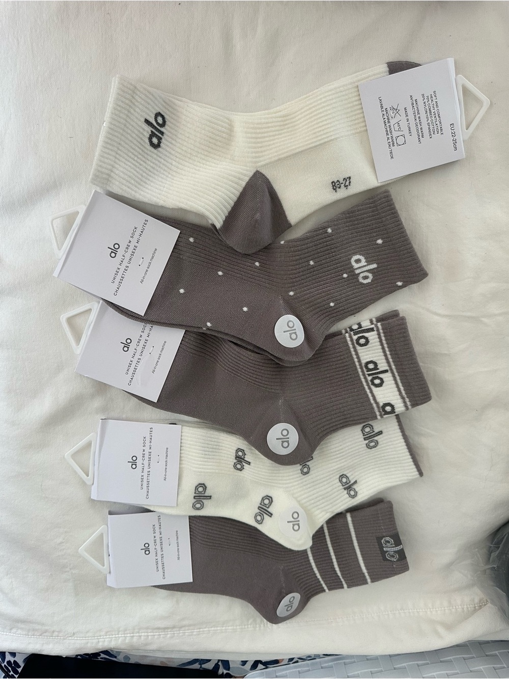 ALO Yoga Crew Sock Variety Pack - White & Gray